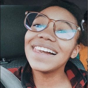 Meet your Posher, Ella